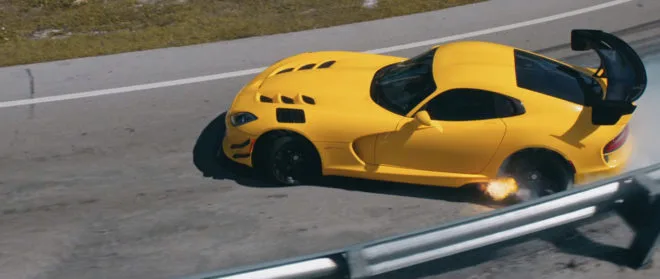 Dodge Viper bei einem Burnout auf der Rennstrecke