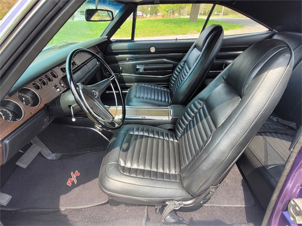 Charcoal-schwarzer Innenraum des angebotenen 1970 Dodge Charger R/T