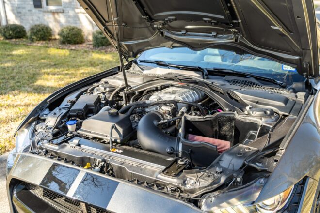 Motorraum des 2020 Ford Mustang Shelby GT500 mit Predator-V8