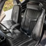 Schwarzer Innenraum mit Einzelsitzen des angebotenen 1969 Pontiac GTO Judge