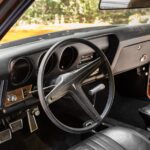 Cockpit mit Lenkrad und Rundinstrumenten des angebotenen 1969 Pontiac GTO Judge