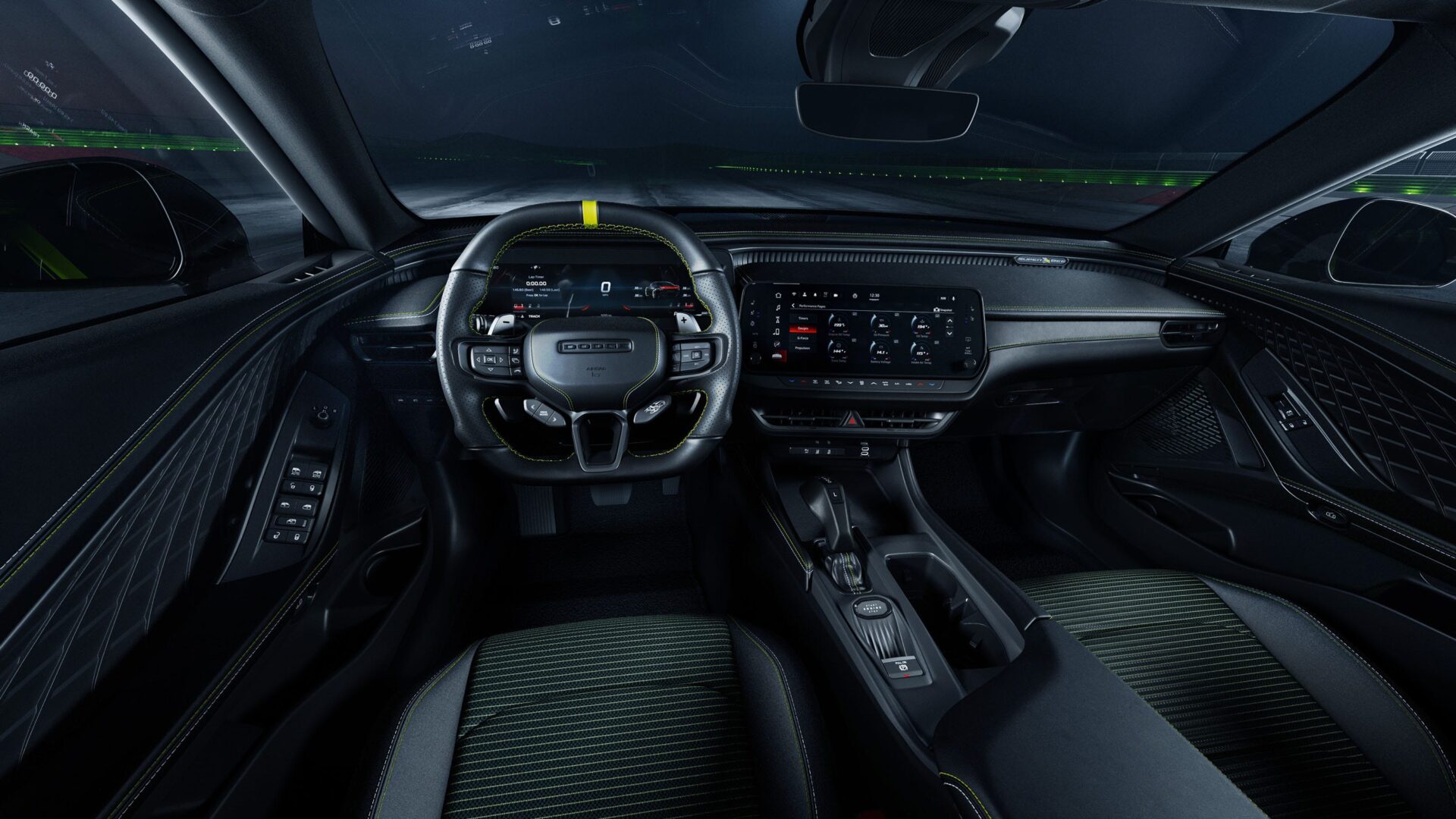 Cockpit des 2027 Dodge Charger Super Bee mit Sportlenkrad und Stoffschalensitzen