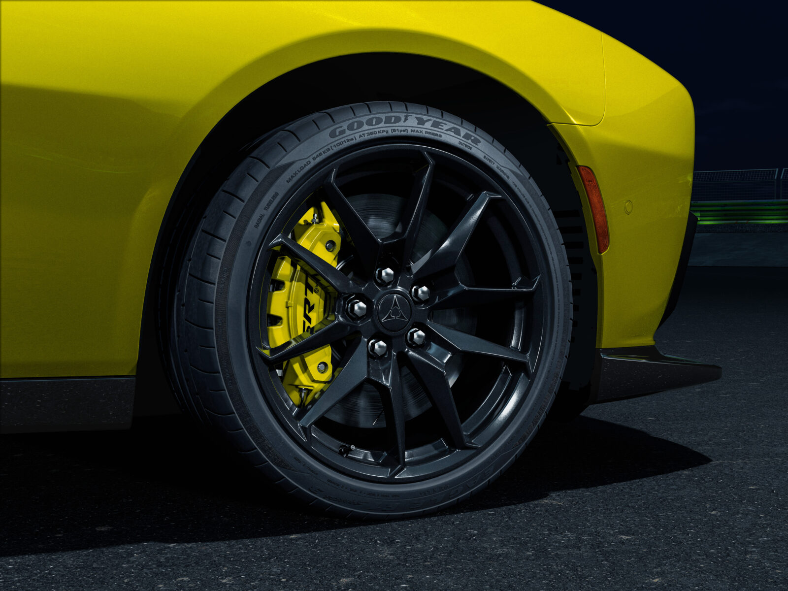 Schwarzes 20-Zoll-Rad und Hyper-Lime-Brembo-Bremse der Dodge Charger Super Bee