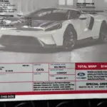 Window Sticker mit Ausstattung und ursprünglichem Gesamtpreis des angebotenen 2022 Ford GT ’64 Heritage Edition