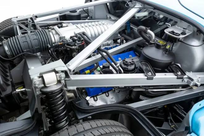 Motorraum des versteigerten Ford GT mit 5,4-Liter-Kompressor-V8