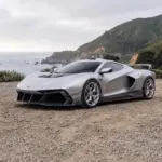 Rezvani Beast X von schräg vorne an der Pazifikküste