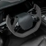 Lenkrad und Mittelkonsole des Rezvani Beast X